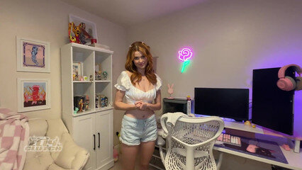 Сестра стримирша пристает с своему брату